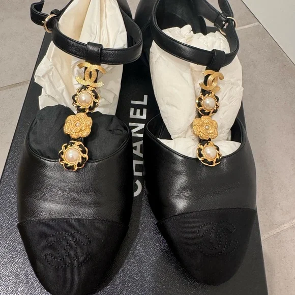 Chanel 2025 Pre-Spring Black Mary Jane Flats Pearl Gold Accents Size 39 w box - Picture 6 of 12